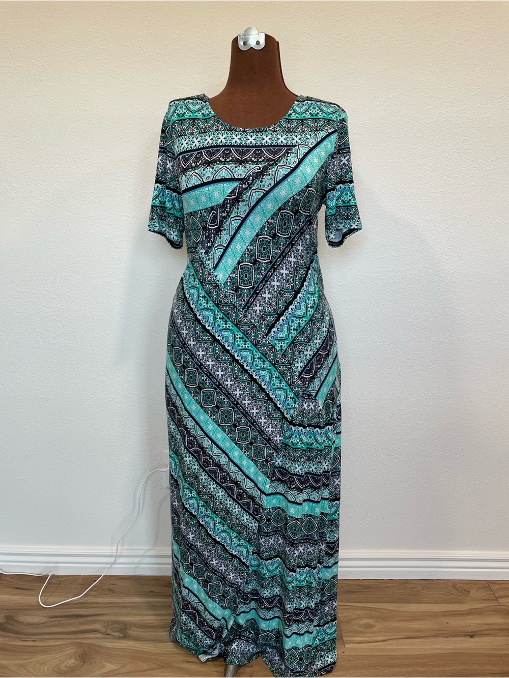 Women's Teal and Black Patterned Short-Sleeve Maxi Dress